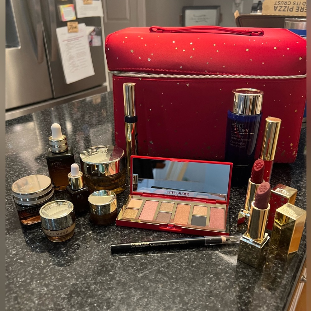 Estée Lauder Christmas gift set 2022
